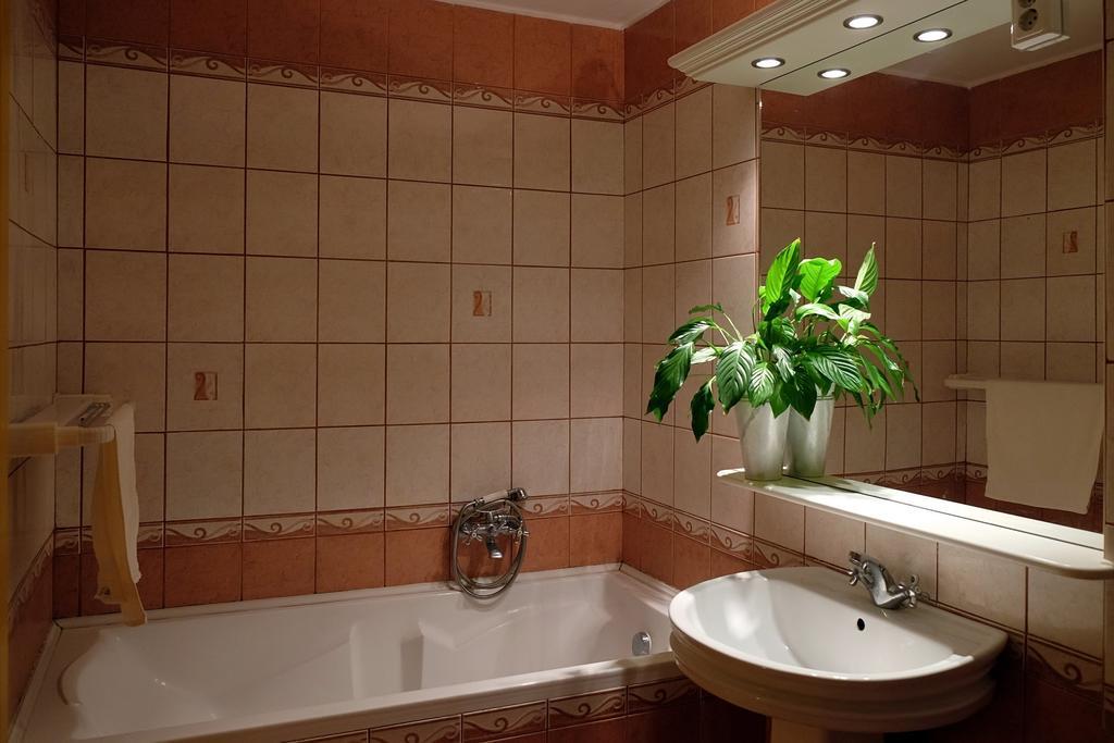 Var-Torony Apartman Гюла Екстериор снимка