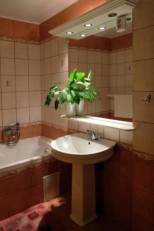 Var-Torony Apartman Гюла Екстериор снимка