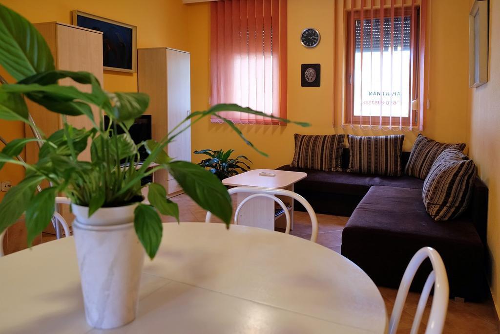 Var-Torony Apartman Гюла Екстериор снимка