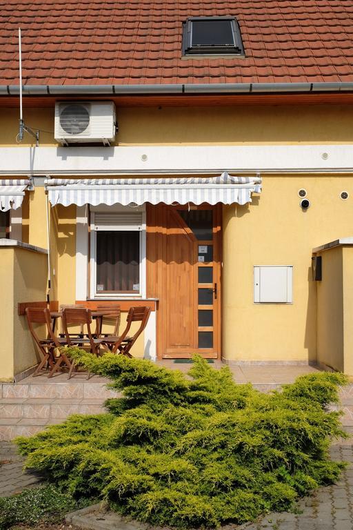 Var-Torony Apartman Гюла Екстериор снимка