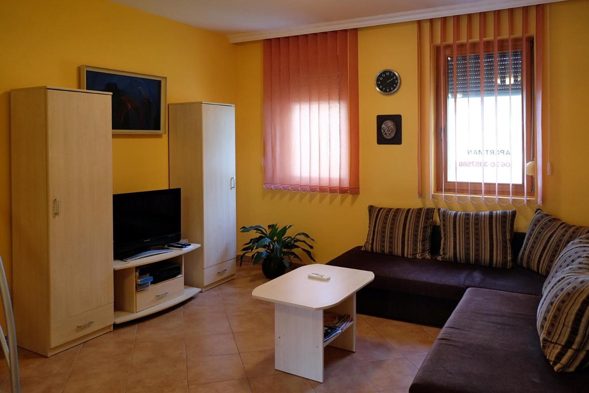 Var-Torony Apartman Гюла Екстериор снимка